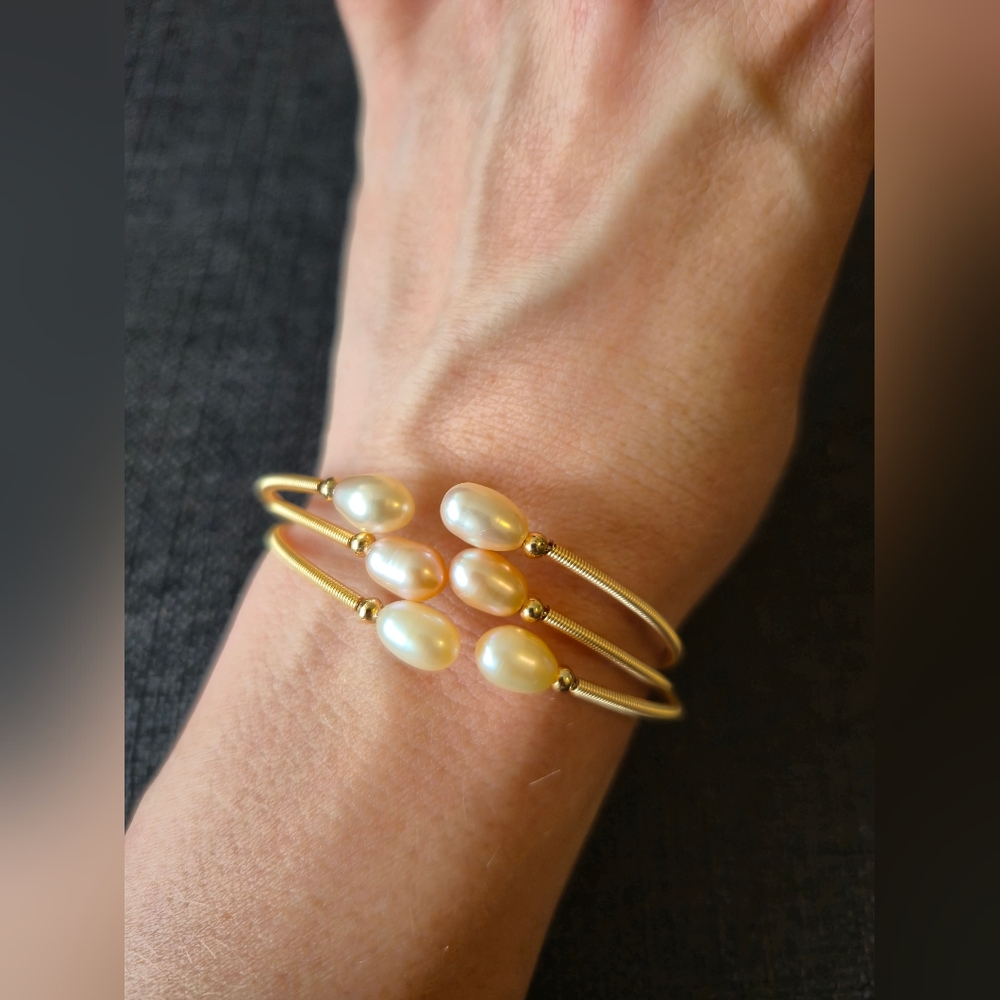 Elegant Gold Pearl Bracelet